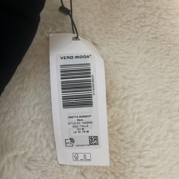 Bathing suit - Picture 7 of 7